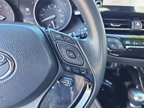 Used 2021 Toyota C-HR Limited image 17