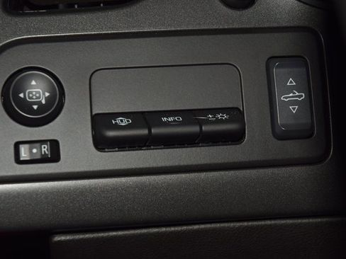 Used 2014 Chevrolet Corvette Stingray Convertible w/ 2LT Preferred Equipment Group image 34