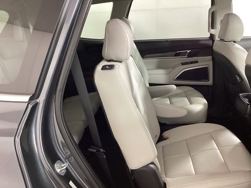 Used 2020 Kia Telluride EX w/ EX Premium Package AWD/4WD image 11