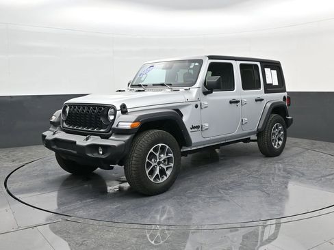 Used 2024 Jeep Wrangler Sport S image 4