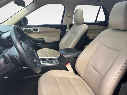 Used 2020 Ford Explorer XLT w/ Equipment Group 202A image 9