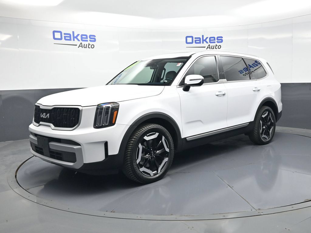 Used 2025 Kia Telluride EX w/ EX Captain's Chair Package FWD image 3