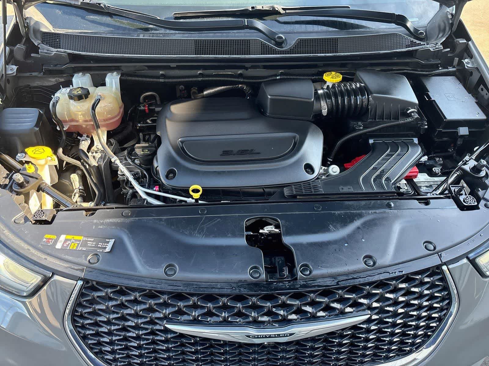 Used 2022 Chrysler Pacifica Touring-L FWD image 29