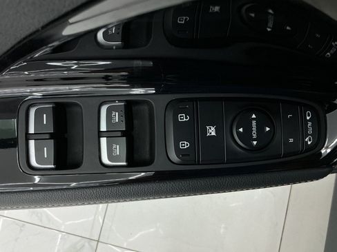 Used 2020 Kia Niro EX w/ Cold Weather Package FWD image 36