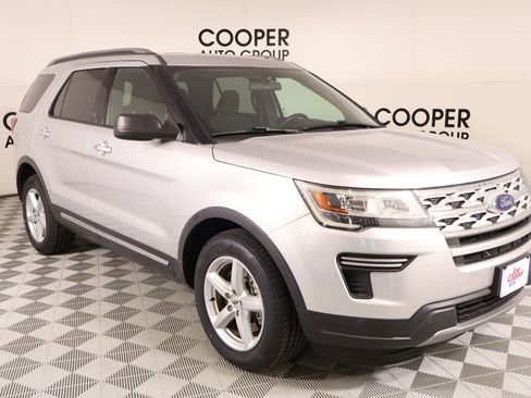Used 2019 Ford Explorer XLT FWD image 1