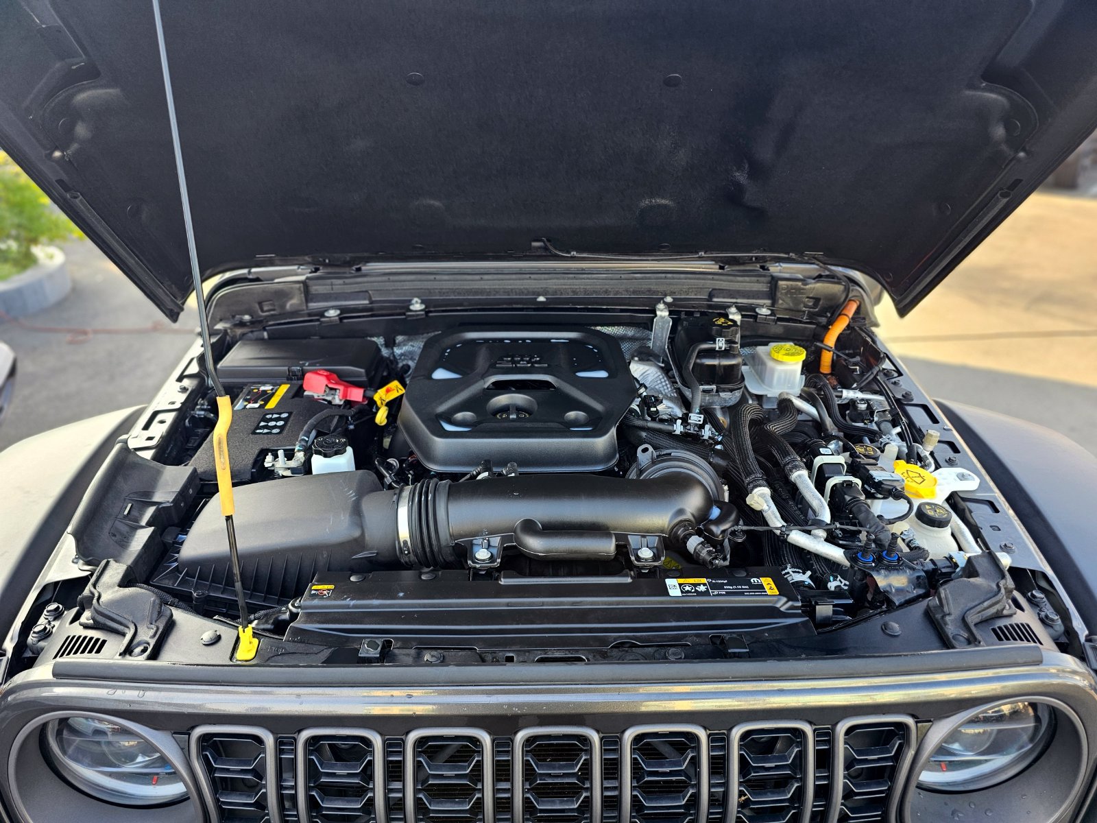 Used 2024 Jeep Wrangler Unlimited Rubicon 4xe AWD/4WD image 5