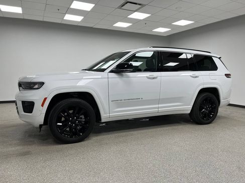 Used 2024 Jeep Grand Cherokee L Overland w/ Trailer Tow Package AWD/4WD image 6