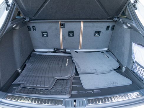 Certified 2025 Porsche Macan image 24