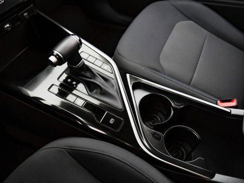 Used 2024 Kia Niro LX image 20