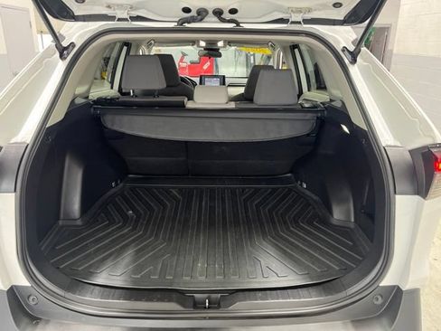 Used 2022 Toyota RAV4 XLE AWD/4WD image 24