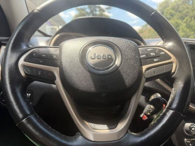 Used 2016 Jeep Cherokee Latitude w/ Cold Weather Group AWD/4WD image 19