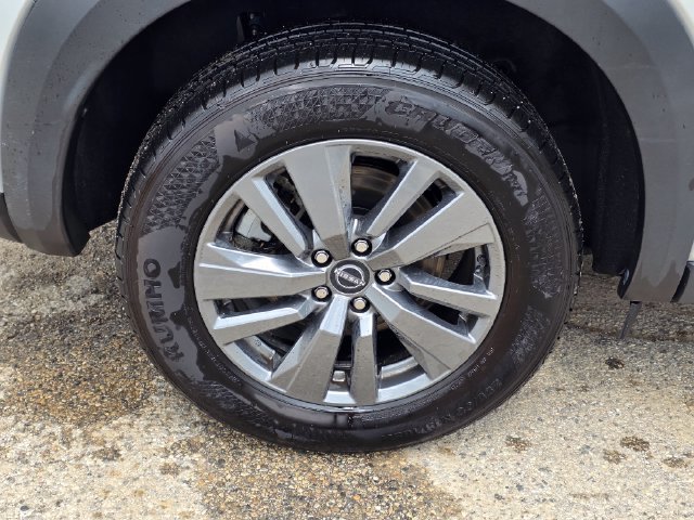 Used 2025 Nissan Pathfinder SV FWD image 12