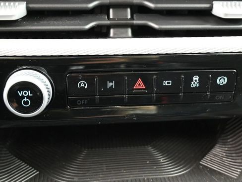 Used 2025 Ford Explorer Active RWD image 30