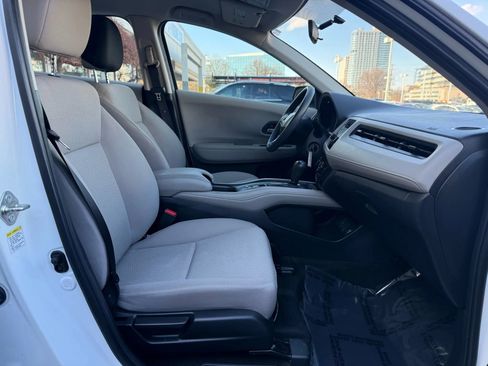 Used 2016 Honda HR-V LX image 31