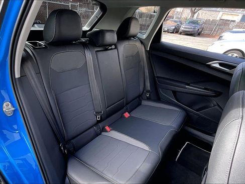 Certified 2025 Volkswagen Taos SE image 26