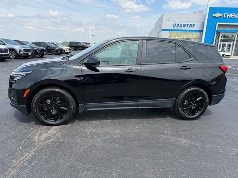 Used 2023 Chevrolet Equinox LS w/ LS Convenience Package AWD/4WD image 2