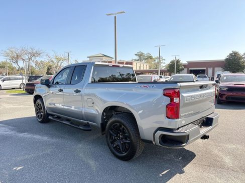 Used 2023 Chevrolet Silverado 1500 Custom image 5