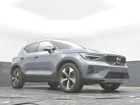 Used 2023 Volvo XC40 B4 Ultimate FWD image 27