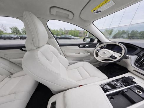 Used 2024 Volvo XC60 B5 Plus w/ Protection Package Premier AWD/4WD image 12