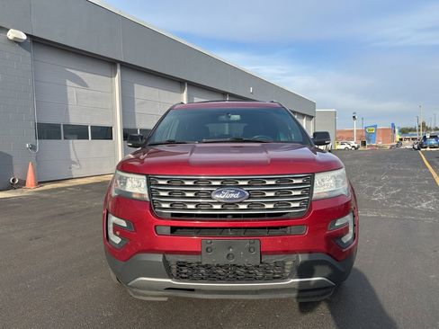 Used 2016 Ford Explorer XLT w/ Equipment Group 202A image 2