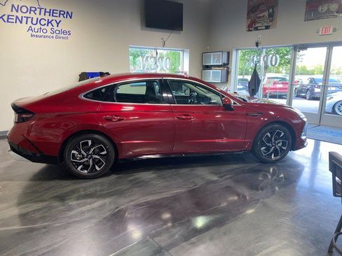 Used 2025 Hyundai Sonata SEL FWD image 2