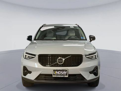 Used 2024 Volvo XC40 B5 Plus AWD/4WD image 8