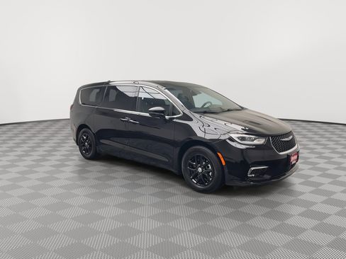 Used 2025 Chrysler Pacifica Select FWD image 34