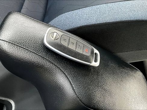 Used 2025 Nissan Versa SV FWD image 35