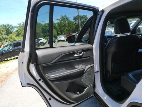 Used 2023 Jeep Grand Cherokee Altitude AWD/4WD image 30