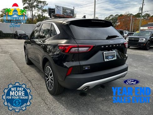 Used 2023 Ford Escape SE image 3