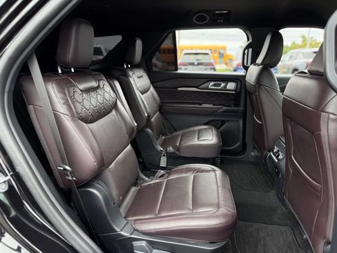 Used 2026 Ford Explorer Platinum w/ LUX Leather Package AWD/4WD image 19