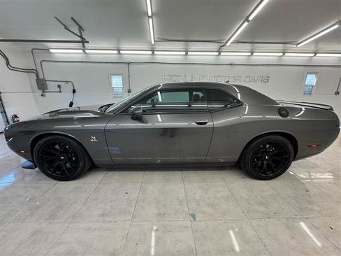 Used 2018 Dodge Challenger R/T Scat Pack w/ Dynamics Package RWD image 10