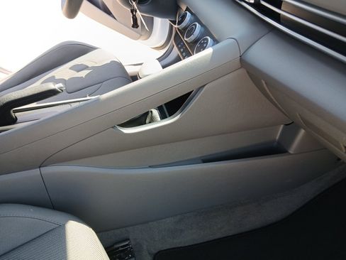 Used 2025 Hyundai Elantra SE FWD image 23