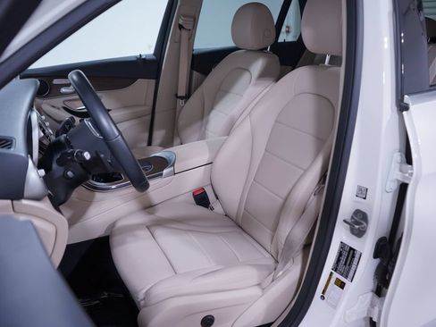 Used 2021 Mercedes-Benz GLC 300 image 7