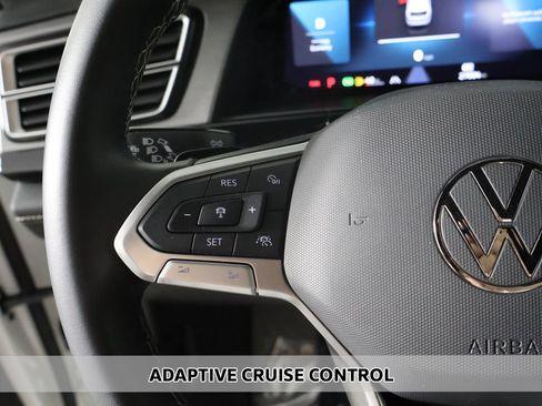 Used 2025 Volkswagen Atlas Cross Sport SE FWD image 3