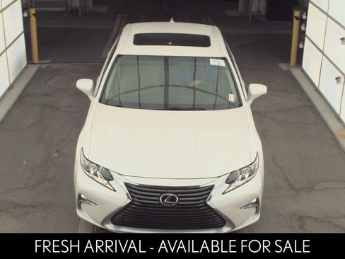 Used 2016 Lexus ES 350 w/ Premium Package w/Wood Trim FWD image 2