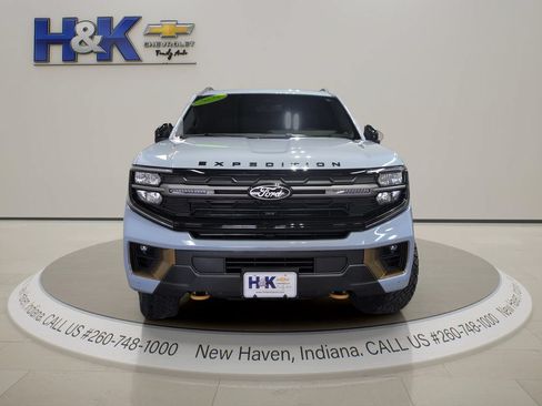 Used 2025 Ford Expedition Tremor AWD/4WD image 2
