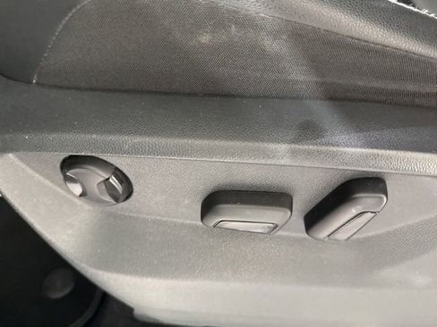 Used 2018 Volkswagen Tiguan SEL FWD image 21
