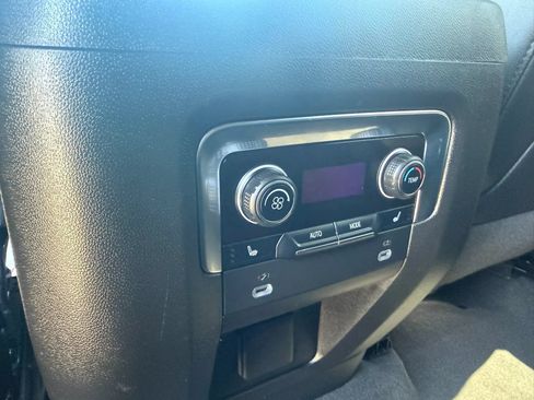 Used 2024 Chevrolet Tahoe Premier AWD/4WD image 29