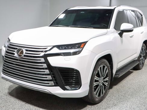 Used 2025 Lexus LX 600 4WD w/ Luxury Package image 37