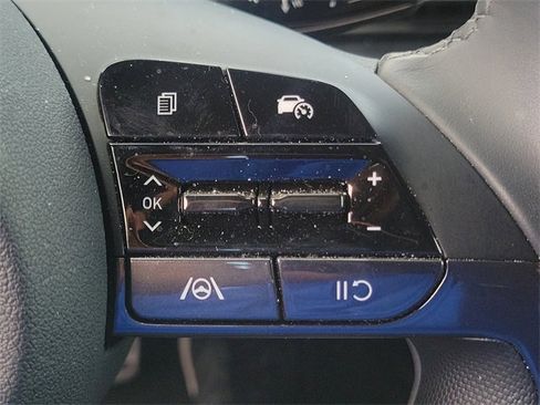 Used 2025 Hyundai Elantra Sport image 5