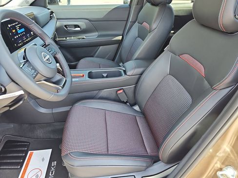 New 2026 Nissan Kicks SR w/ SR Premium Package FWD image 14