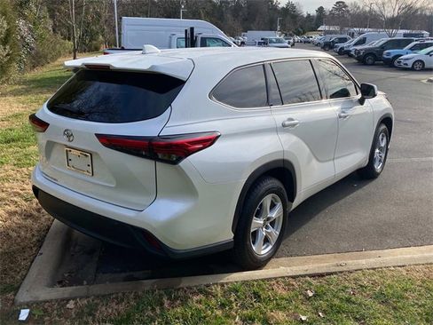 Used 2020 Toyota Highlander L w/ Phone Cable & Charge Package image 32