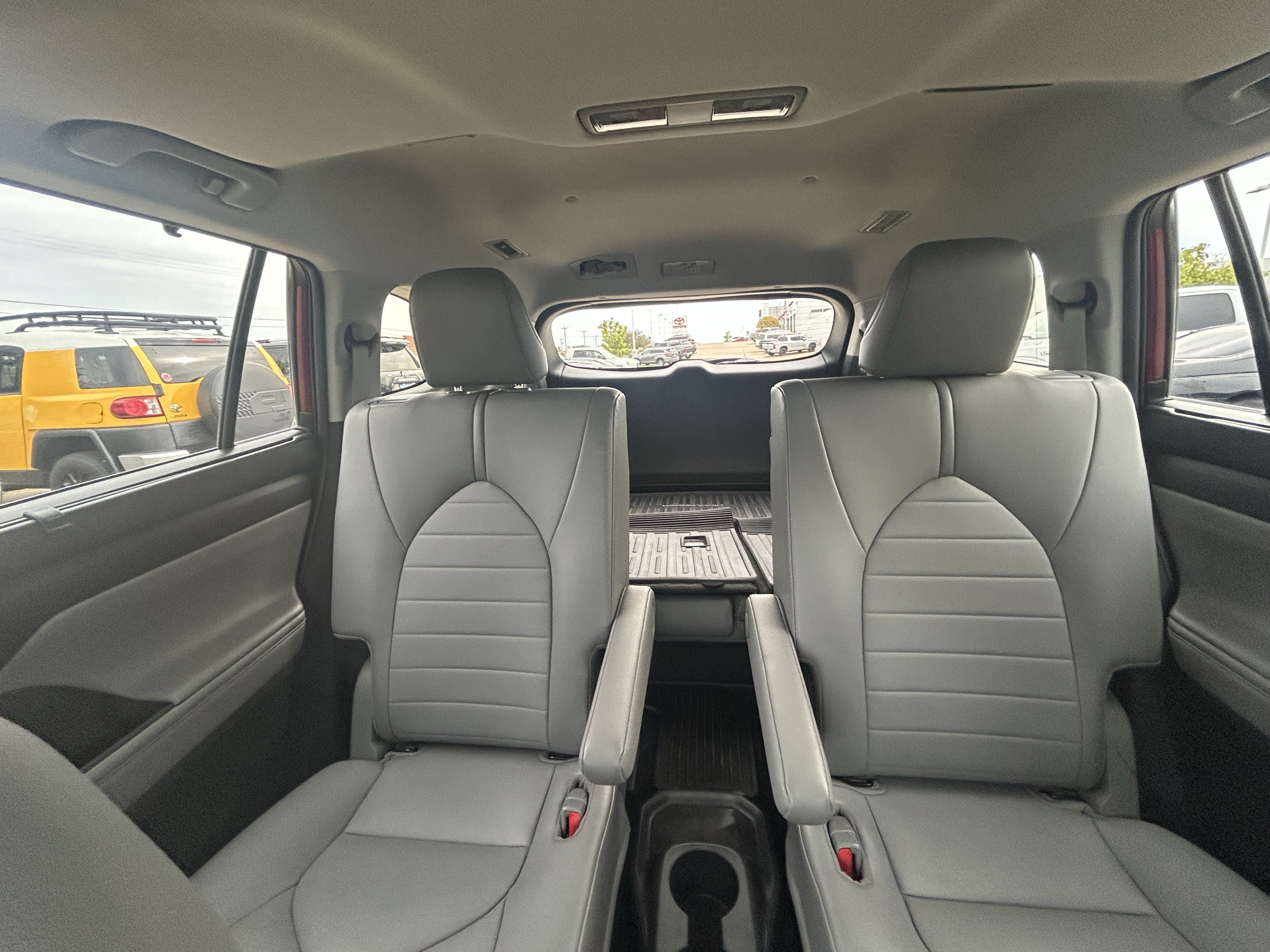 Certified 2021 Toyota Highlander XLE AWD/4WD image 32
