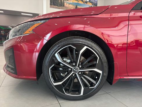 Used 2023 Nissan Altima 2.5 SR w/ SR Premium Package AWD/4WD image 10