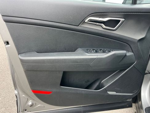 Used 2025 Kia Sportage LX image 18