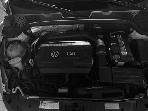 Used 2014 Volkswagen Beetle 1.8T FWD image 25