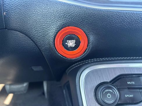 Used 2017 Dodge Challenger R/T image 25