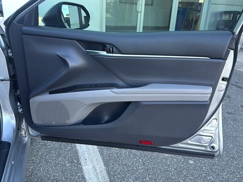 Used 2022 Toyota Camry LE FWD image 17