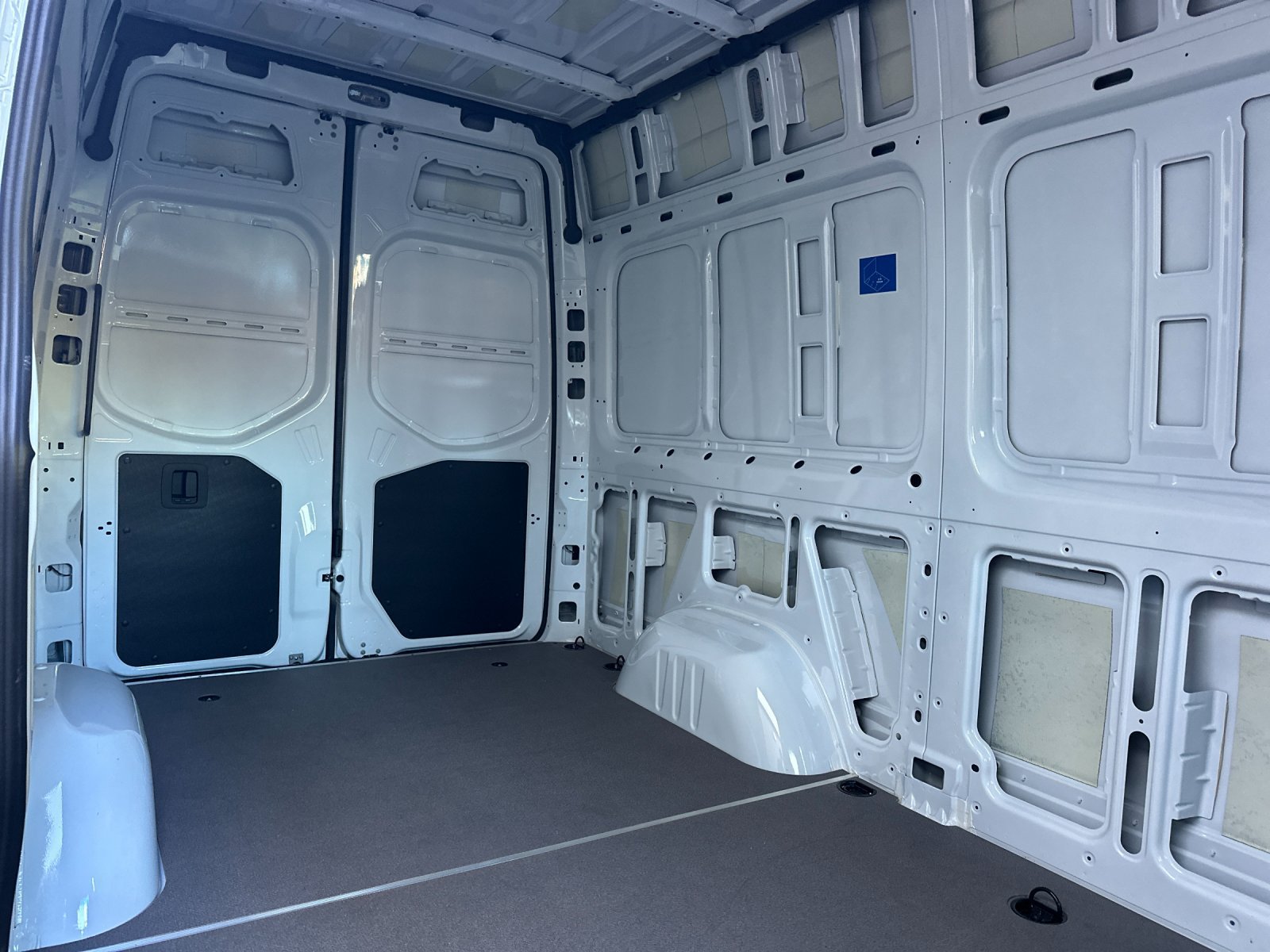 Used 2025 Mercedes-Benz Sprinter 2500 image 14